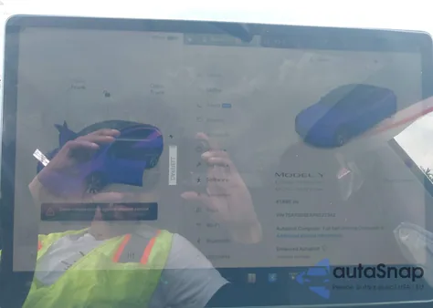 2023 Tesla Model Y Awd/Long Range Dual Motor All-Wheel Drive z USA, uszkodzony, nr VIN 7SAYGDEEXPA027342